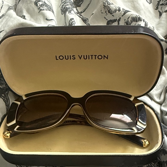 Louis Vuitton Black and Gold Eyewear Frame - Picture 1 of 7